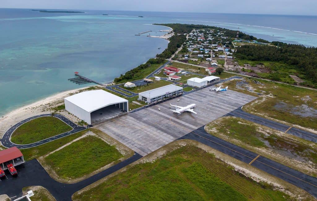 މާފަރު އެއަރޕޯޓުގައި އެކްސްކެވޭޓަރެއް ފުރޮޅާލައި، ޑްރައިވަރު ނިޔާވެއްޖެ