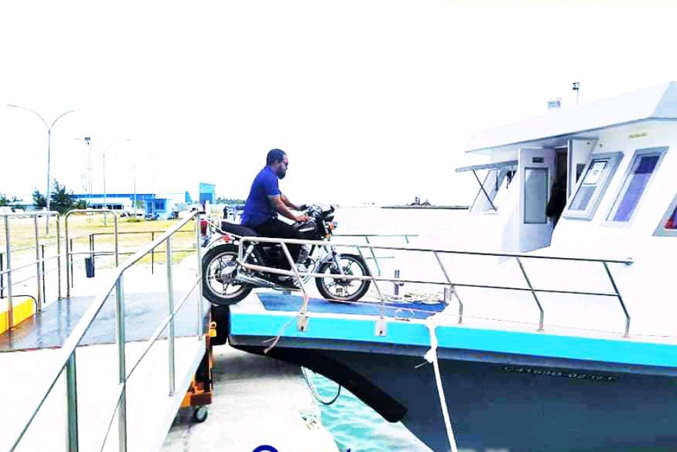 އައްޑޫ ސިޓީގެ ހުޅުމީދޫއާއި ފޭދޫއާ ދެމެދު ސައިކަލް ފެރީގެ ޚިދުމަތް ފަށައިފި