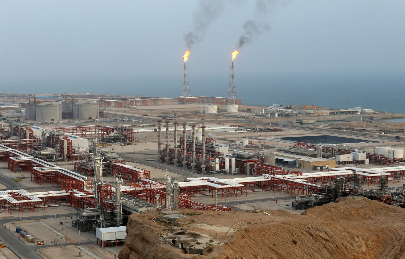 މެދުއިރުމަތީގައި އުފެދެމުންދާ ހަނގުރާމައިގެ ވިލާގަނޑު: ތެލުގެ އަގު އުފުލި ރާއްޖެއަށް ކުރާނެ އަސަރު ބޮޑު