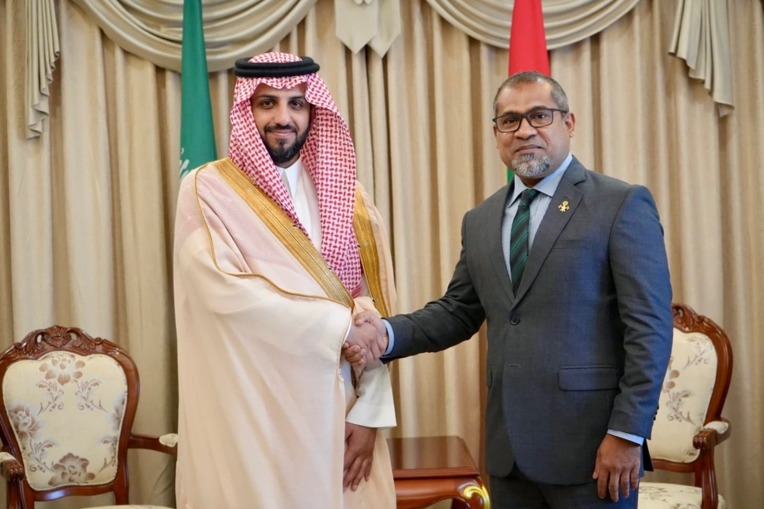 މިނިސްޓަރު ޚަލީލްގެ ޝުކުރު ސައުދީ ސަފީރަށް