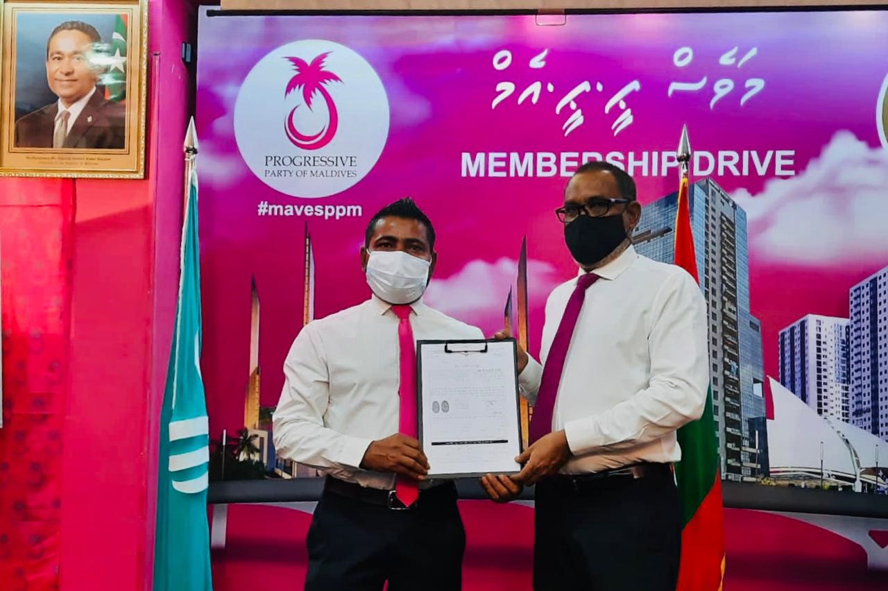 ލޯޔަރު ވައްޑެއާއި ރުކުމާ އަދި މަލީހް ޕީޕީއެމަށް ސޮއިކުރައްވައިފި