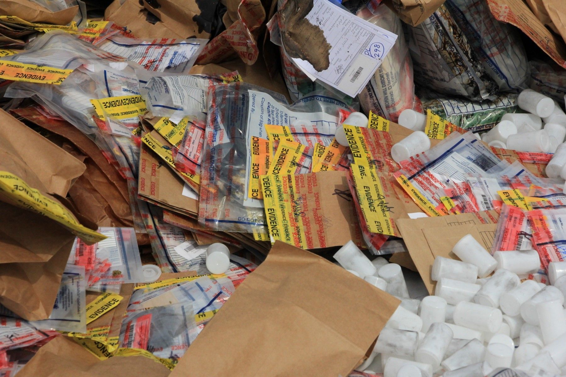 ފުލުހުންގެ ބެލުމުގެ ދަށުގައި ހުރި 260 ކިލޯއަށްވުރެ ގިނަ މަސްތުވާތަކެތި ނައްތާލައިފި