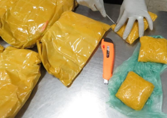 ކަރާޗީން ރާއްޖެ އައި ޕާކިސްތާނު މީހެއްގެ އަތުން 5 ކިލޯގެ މަސްތުވާތަކެތި