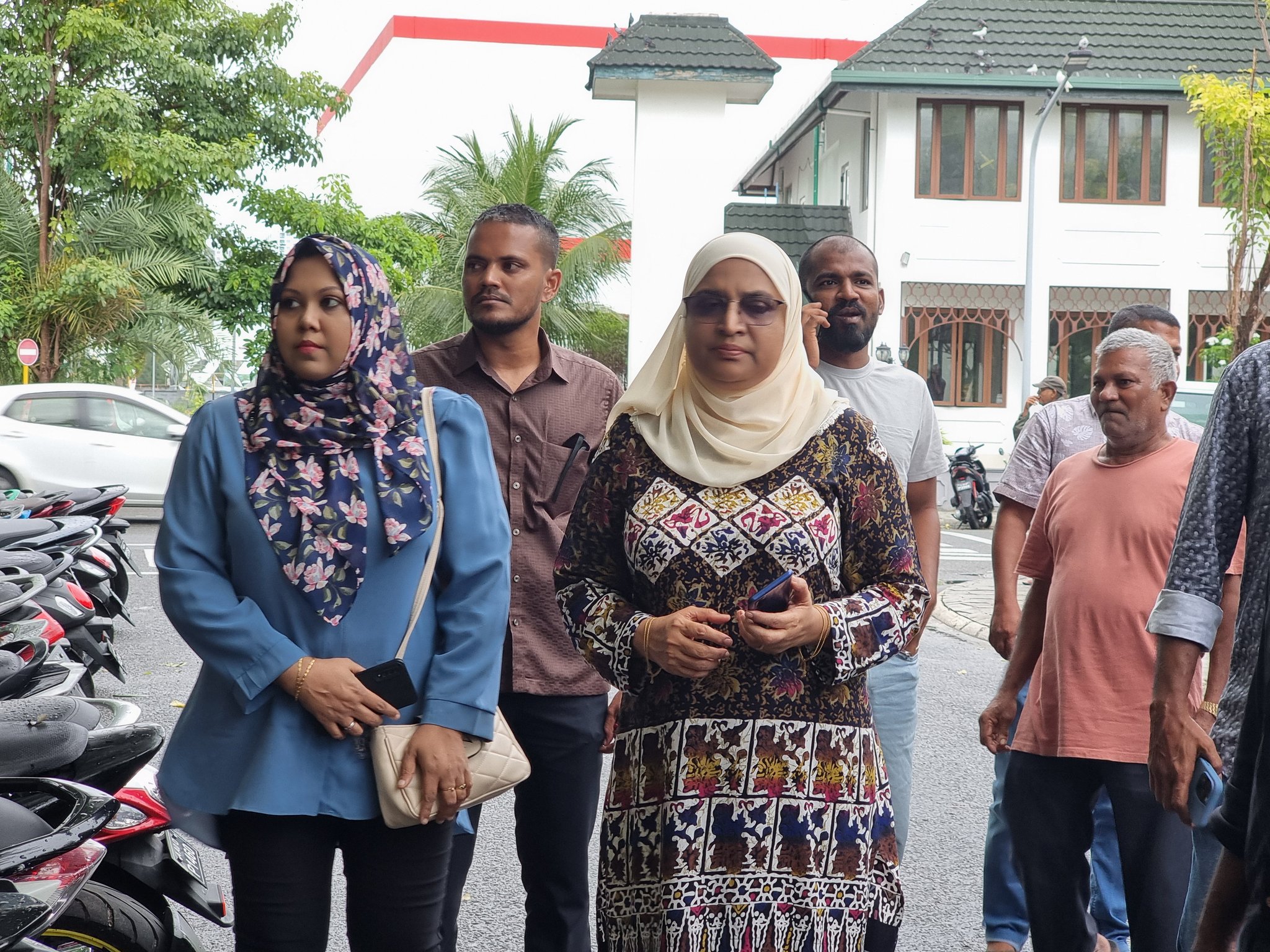 އަޅުގަނޑާއި މެދު ދޮގު މައުލޫމާތު ފަތުރާނަމަ އަބުރުގެ ދައުވާ ކުރާނަން، ފުލުހަށް ވެސް ދާނަން: އާޒިމާ