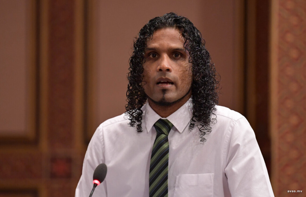 ނަފުރަތުގެކުށް ކަނޑައަޅާ ބިލަށް ޔައުޤޫބު ހުށައެޅި އިސްލާޙުތައް ނަގައިފި؛ ބިލު އަލުން ކޮމިޓީއަށް