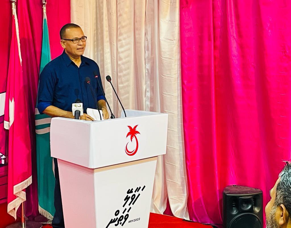 އާދަމް ޝަރީފްގެ ބޮޑު ތުހުމަތެއް: ޑްރަގް ޑީލް ކުރުމުގައި ސިޔާސީ މީހުން އުޅޭ