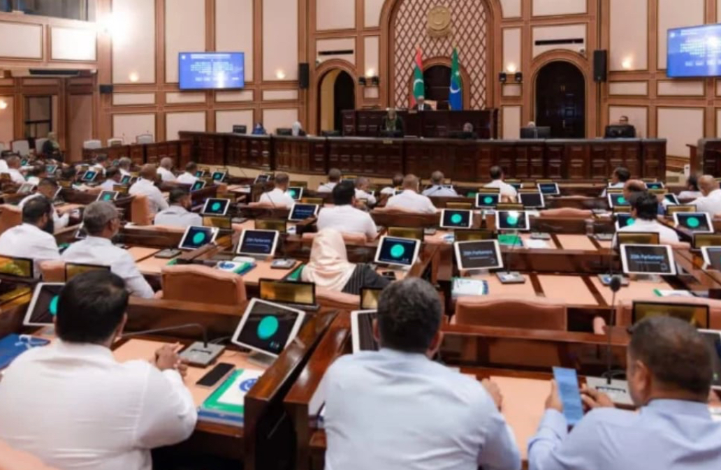 ދިވެހިންނާ ކައިވެނިކޮށްގެން އުޅޭ ބިދޭސީންނަށް އާސަަންދަ ދިނުމާބެހޭ ގަރާރު ބަލައިގެންފި