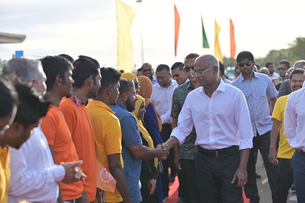 ރައީސް ސާލިހާއި ވާދަކުރާނެ ފެންވަރުހުރި ކެންޑިޑޭޓެއް ނެތް: މައުރޫފް