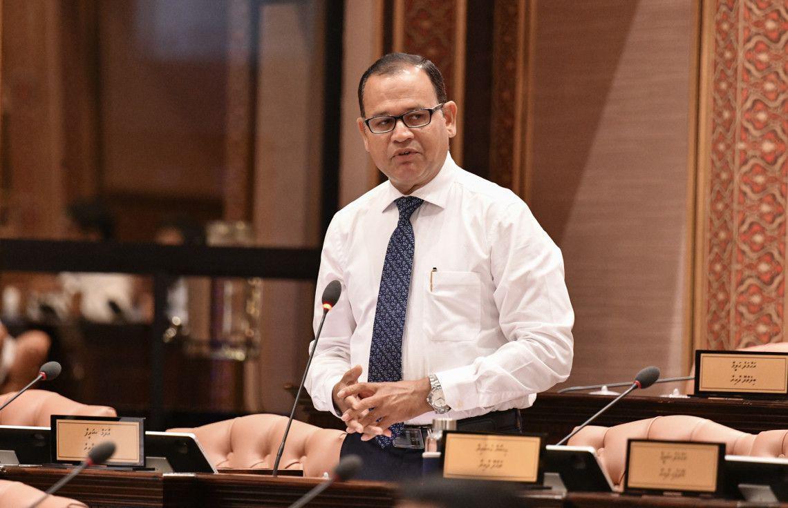 އާދަމް ޝަރީފު ސަރުކާރު އަތަށް، އަދުރޭ ރަތަށް..