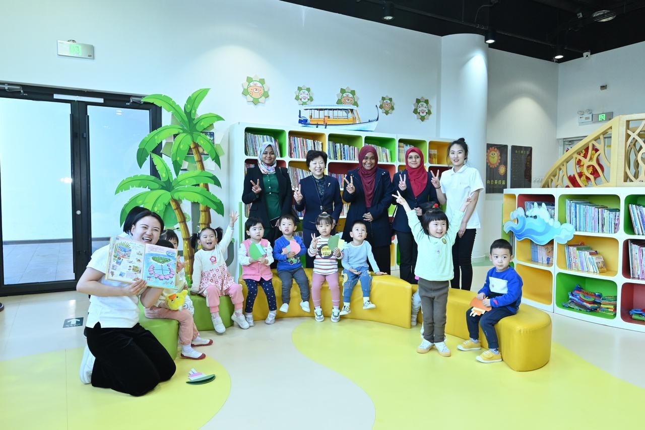 ޗައިނާގެ ސޮންގ ޗިންގލިންގ ސައިންސް އެންޑް ކަލްޗަރ ސެންޓަރަށް ފަސްޓްލޭޑީ ޒިޔާރަތްކުރައްވައިފި