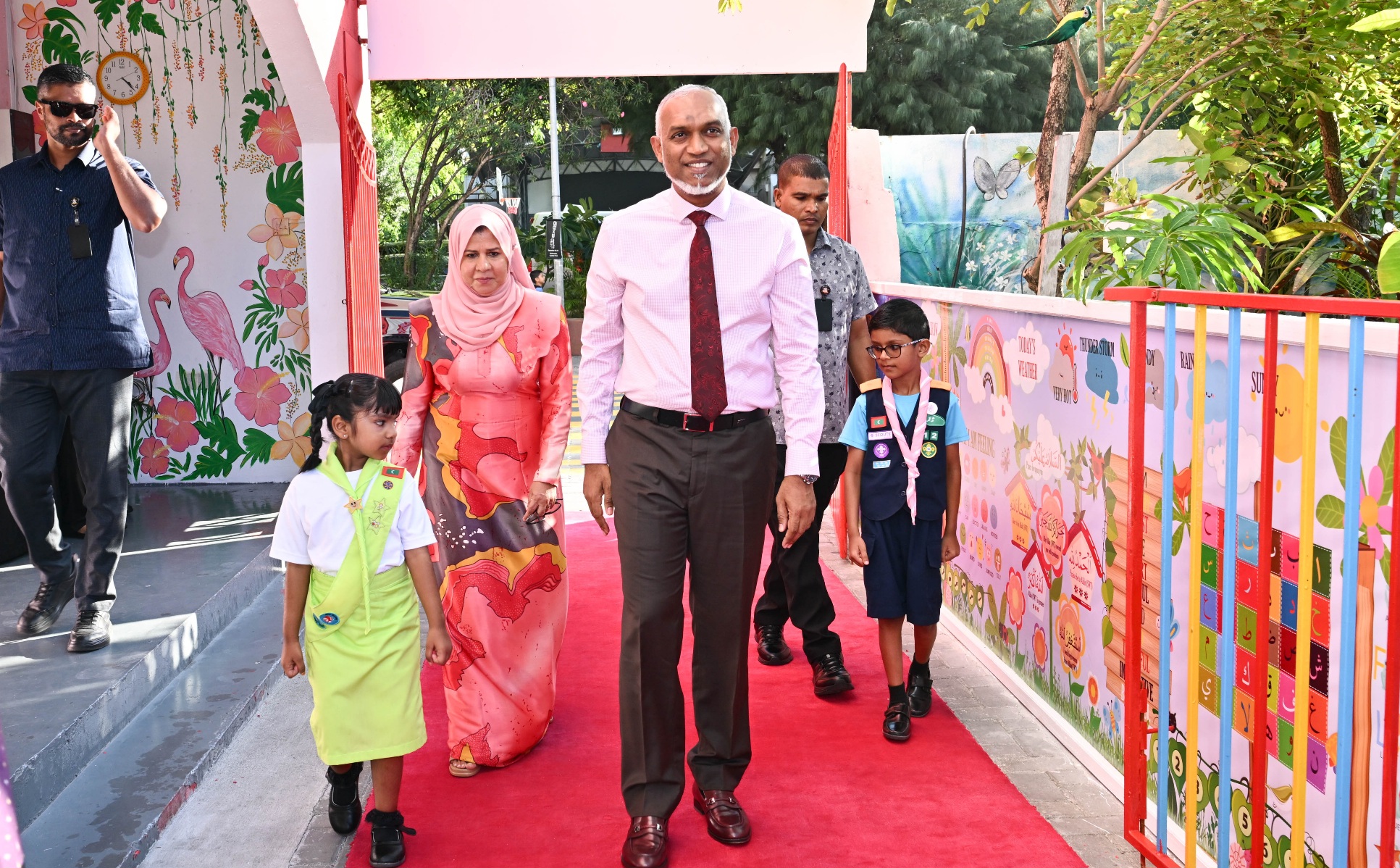 މުދައްރިސުންގެ ބުރަ މަސައްކަތަކީ މާއްދީ އެއްވެސް އެއްޗަކުން އަގުނުކުރެވޭނެ، ފަޚުރުވެރި ޚިދުމަތެއް: ރައީސް