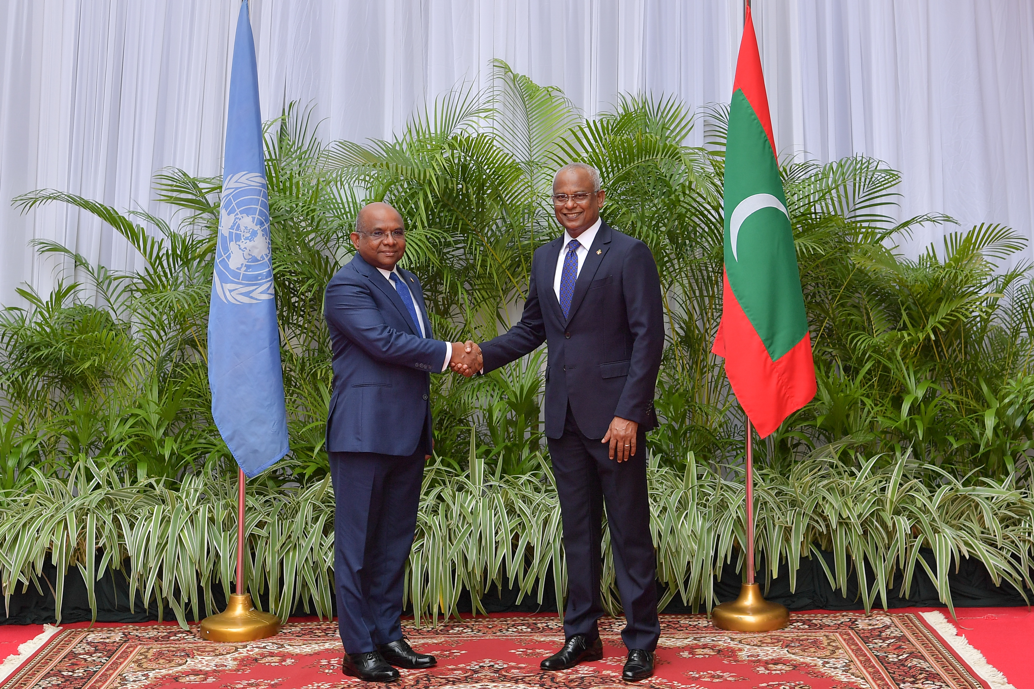 ޑިމޮކްރެޓިކް އުޞޫލުތައް ޙިމާޔަތްކުރުމަށް ސަރުކާރުން ދަނީ މަސައްކަތްކުރަމުން: ޝާހިދު