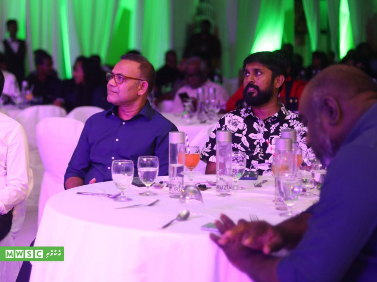 ފެން ކުންފުނީގެ މުވައްޒަފުންގެ އަގު ވަޒަންކޮށް ސްޓާފް ނައިޓެއް