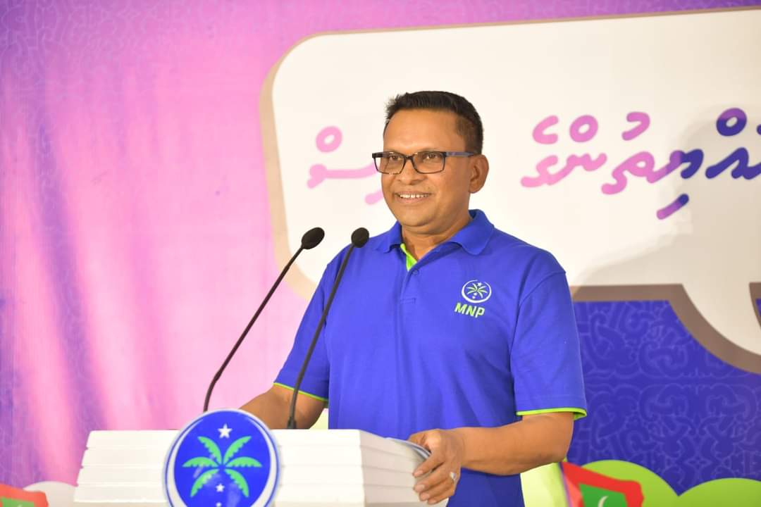 ރައްޔިތުން ފެލާލައިގެން ފައިސާ ހޯދުން ބީއެމްއެލުން ހުއްޓާލަން ޖެހޭ: ނާޒިމް