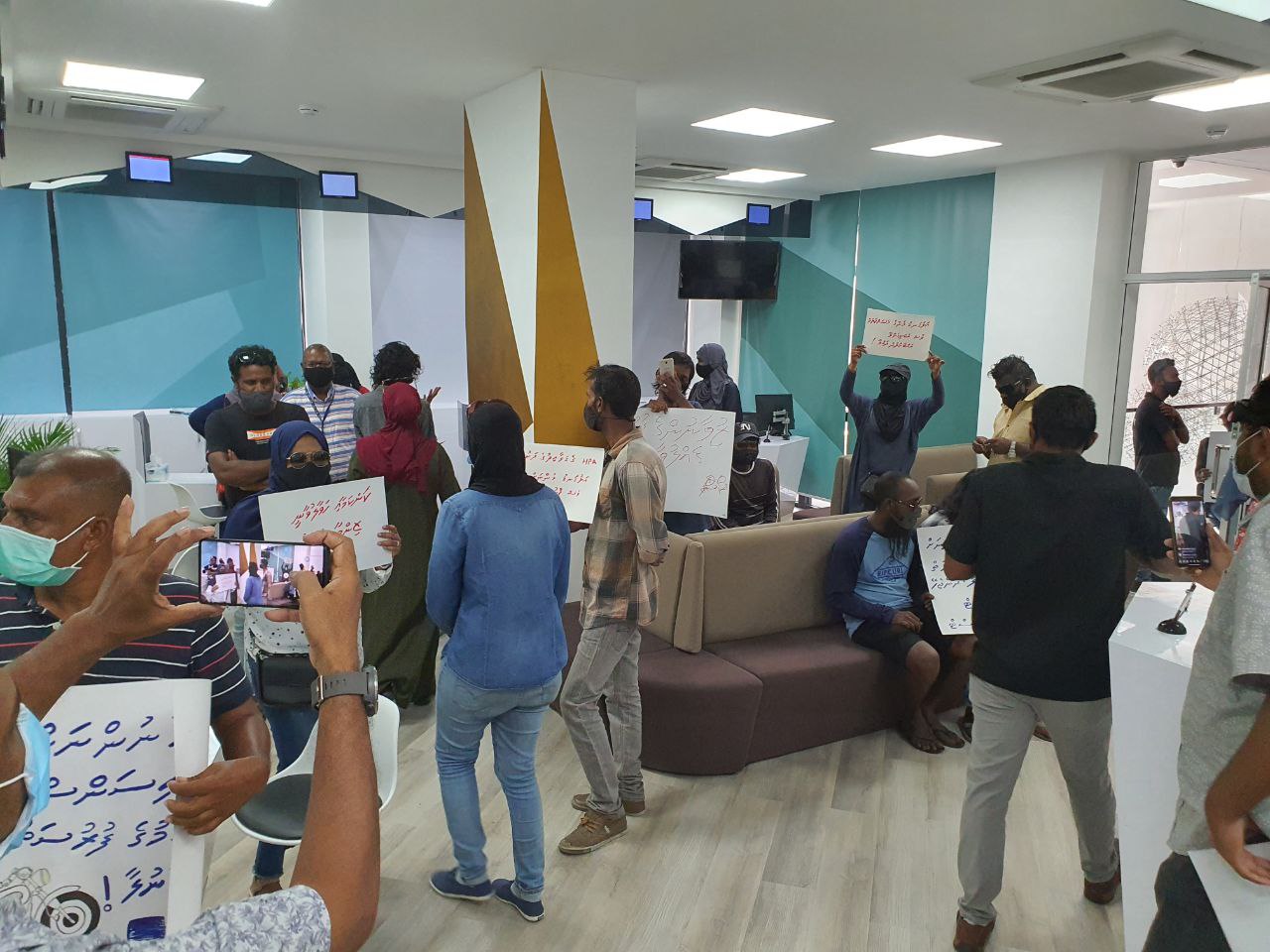 ވުޒާރާތަކަށްވަދެ އިހުތިޖާޖުކުރުމަށް ރައްޔިތުންނަށް މަޖުބޫރުވެއްޖެ: ޝިޔާމް