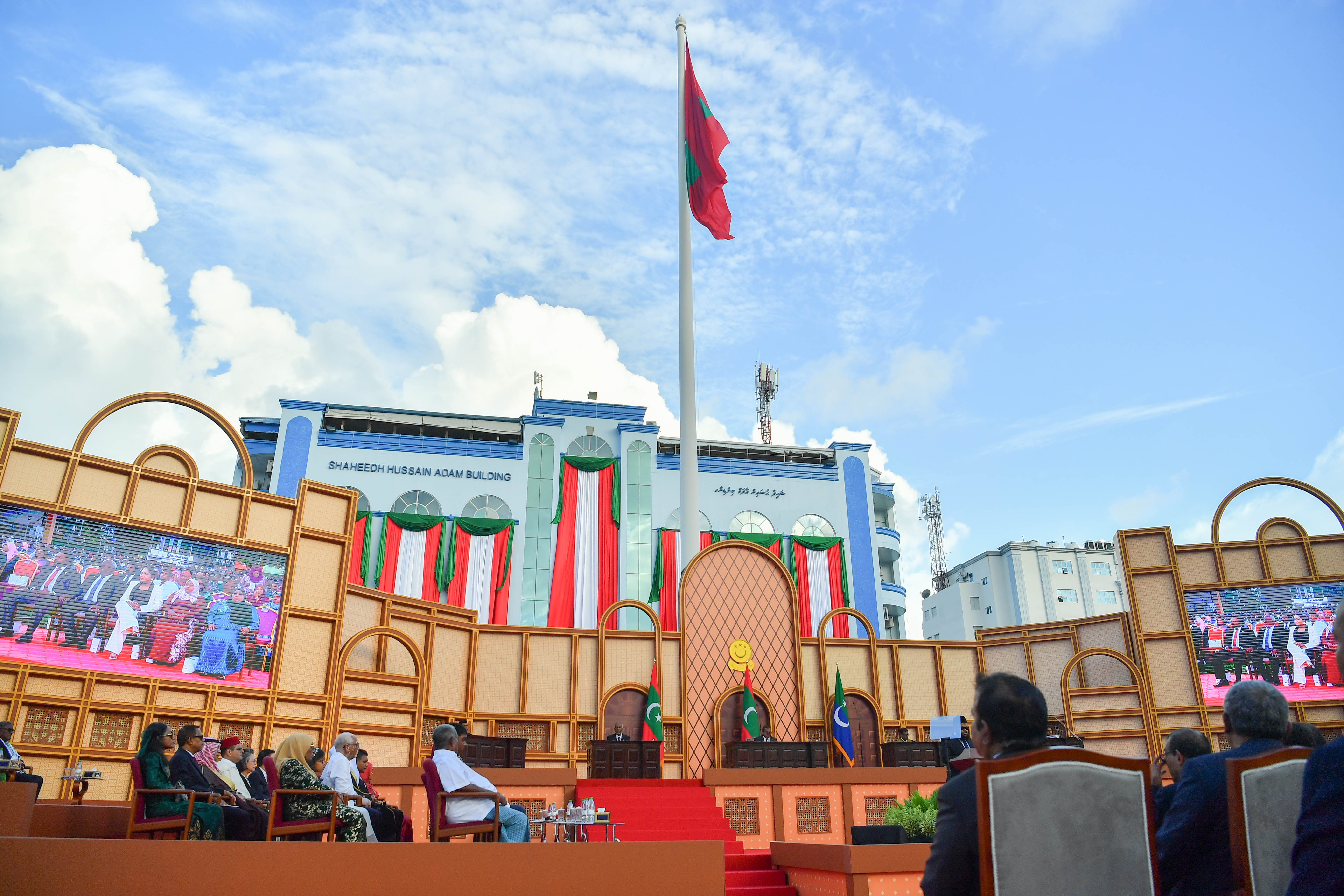 އޮފީސްތަކުގައި 24 ގަޑިއިރު ގައުމީ ދިދަ ނަގާފައި ބަހައްޓަން އަންގައިފި