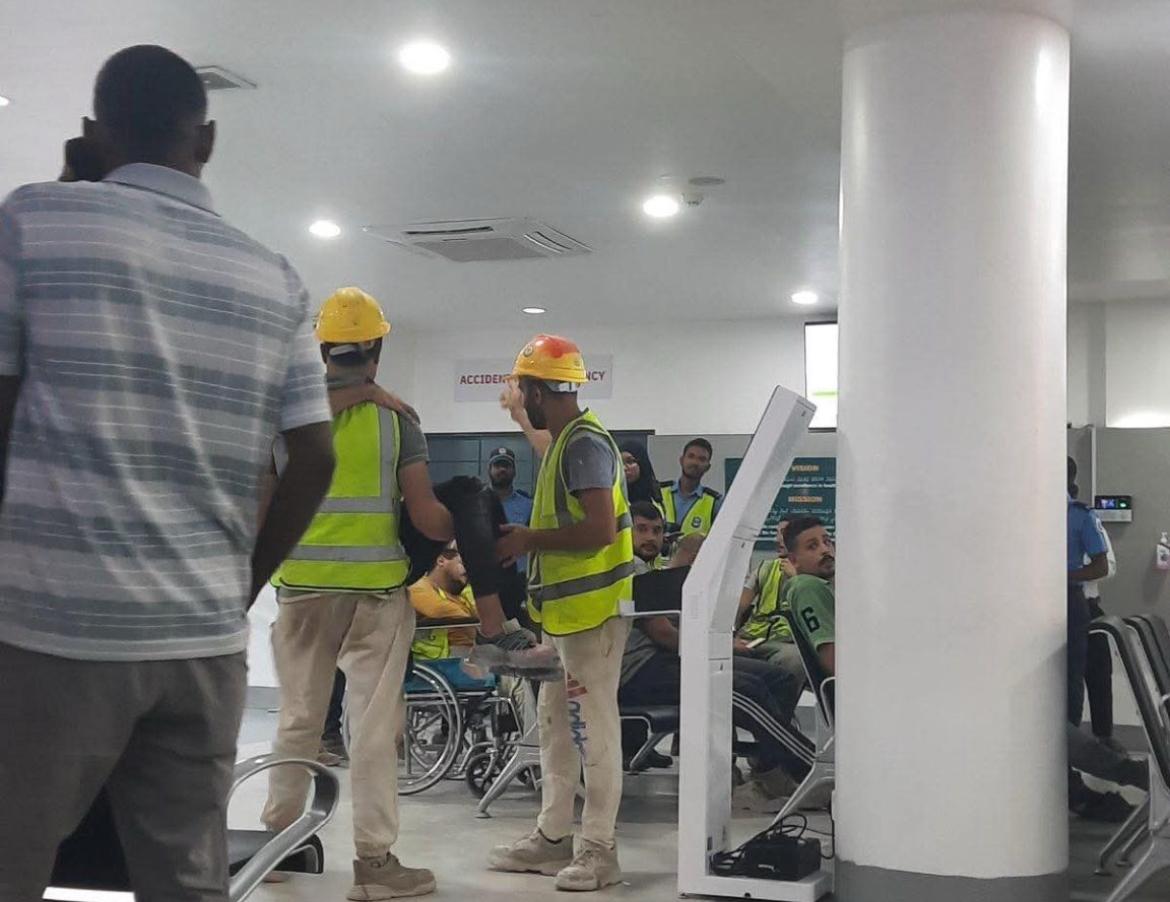 ވެލާނާ އެއާޕޯޓުގައި ބިދޭސީންގެ މެދުގައި ބޮޑު މާރާމާރީއެއް؛ ގިނަ ބަޔަކަށް އަނިޔާވެ ފަރުވާ ދެނީ