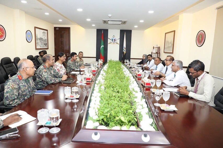 އިންތިހާބާއި ގުޅޭގޮތުން ޑިފެންސް މިނިސްޓްރީއާ މަޝްވަރާކުރުމުން މުއިޒުގެ ސުވާލެއް