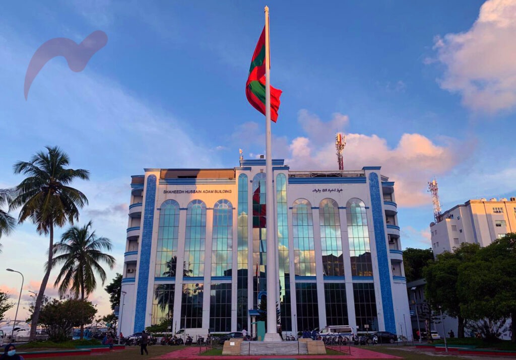 ފުލުހުންގެ ނަމުގައި ފޭކު ރިޕޯޓެއް ދައުރުކުރާ މައްސަލަ ބަލަނީ