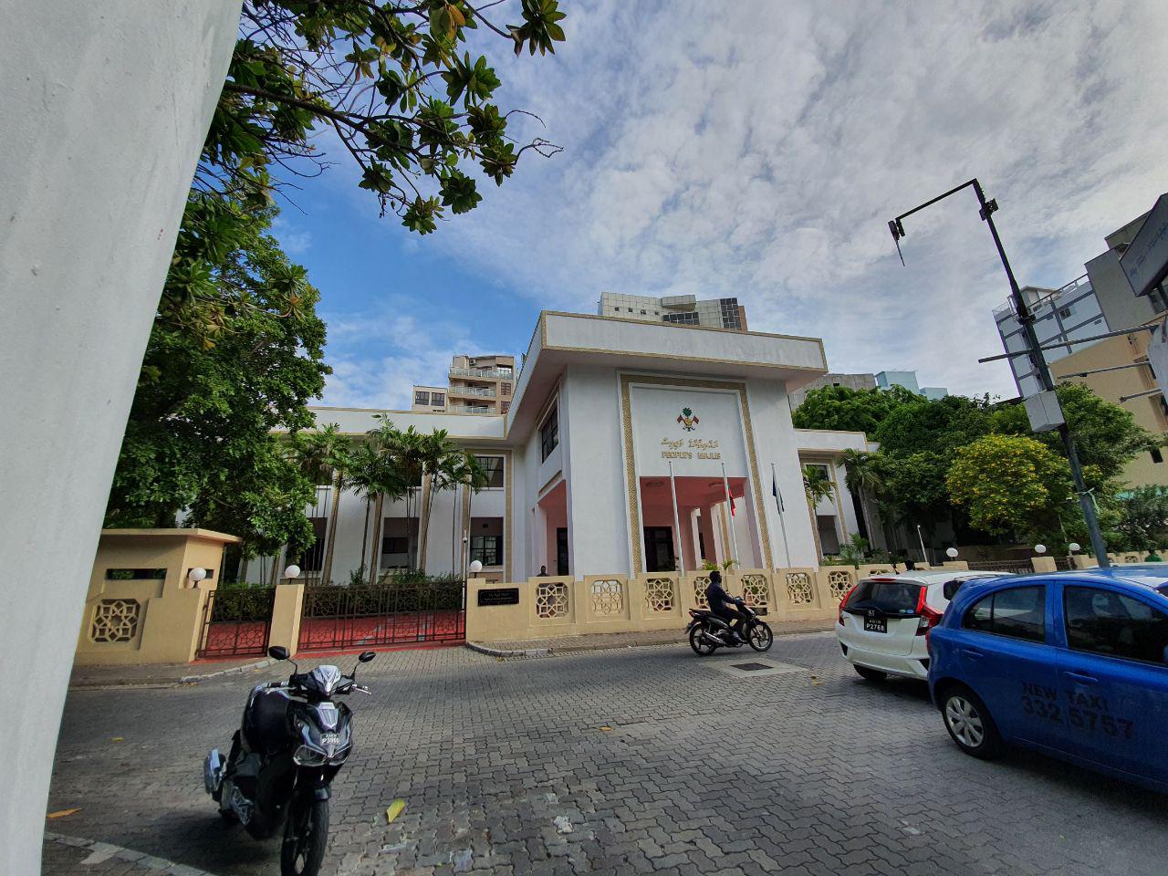 ރައްޔިތުންގެ މަޖިލީހުގައި މަސައްކަތް ކުރާ މުވައްޒަފުން ރިސްކު ނުކުރޭ - ޣައްސާން