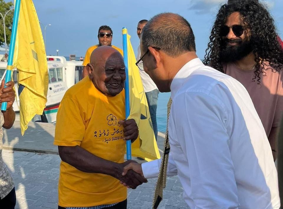 ރައީސް ނަޝީދު ތިނަދޫއަށް ވަޑައިގެންފި