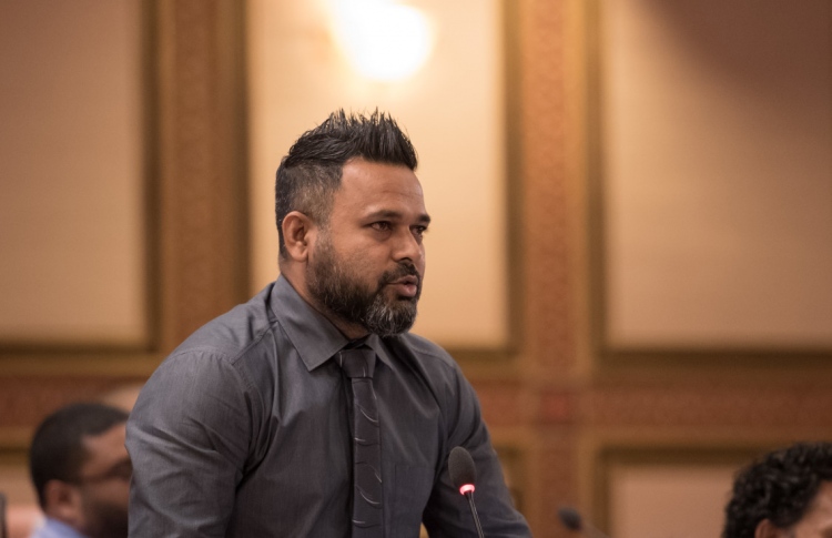 ބިދޭސީންނަށް ވަޒީފާ ދެވުނު މިންވަރު އިތުރުކުރެވުނު ފޯމިއުލާ ބަލަންޖެހޭ: ޝިޔާމް