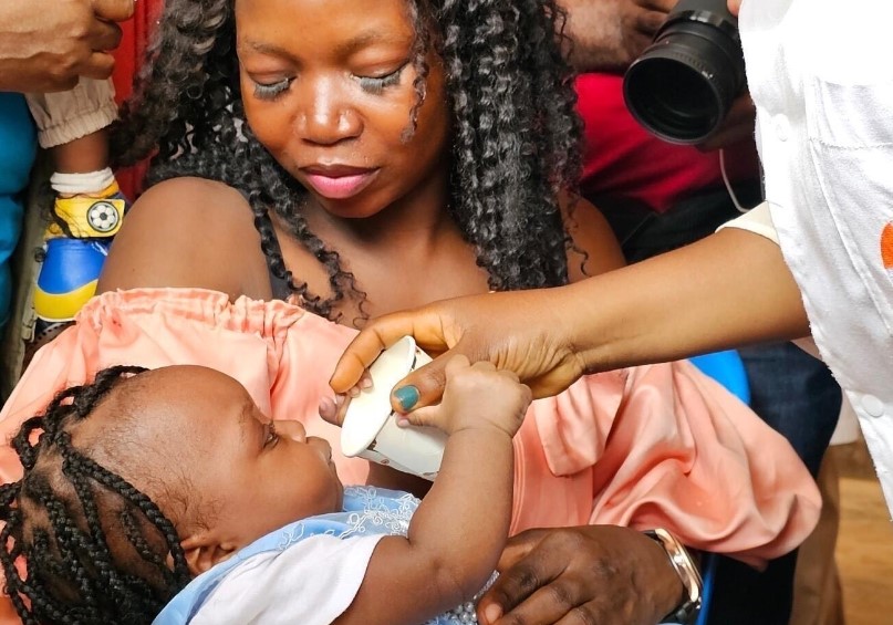 މެލޭރިއާއިން ދިފާއުވާން ހެދި ފުރަތަމަ ވެކްސިން އެފްރިކާގައި ދޭން ފަށައިފި