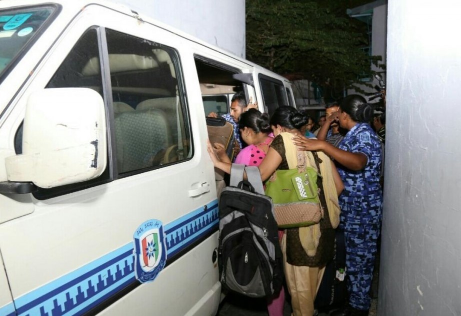 އައްޑޫ ފޭދޫ ސްޕާއަކުން ތިން އަންހެނުންނާއި ދެ ފިރިހެނުން ހައްޔަރުކޮށްފި