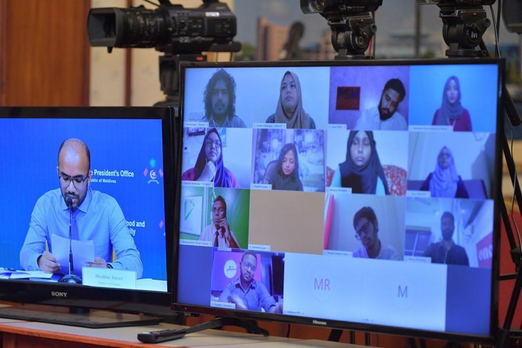 ތިބީ ތައްޔާރުވެގެން، ވަނީ ލަހުން، ނިމެނީ ފެއިލްވެގެން...