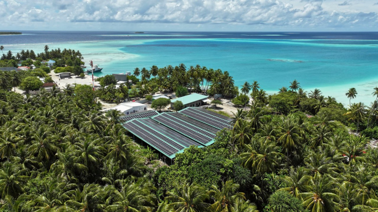 ފެނަކައިން ޚިދުމަތްދޭ ހުރިހާ ރަށެއްގައި ސޯލާ ޕެނަލް ހަރުކުރަނީ