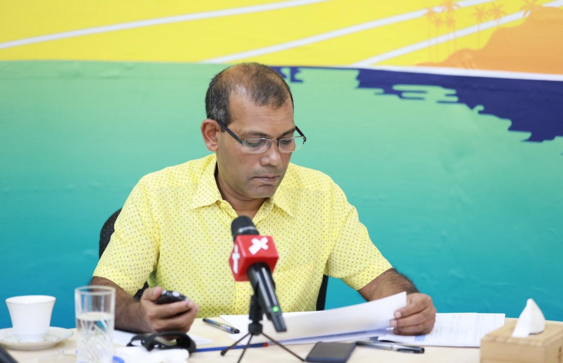 ބޮމުގެ ހަމަލާއަށްފަހު ރައީސް ނަޝީދުގެ ފުރަތަމަ ފަހަރަށް ނޫސްވެރިންނާއި ބައްދަލުކުރައްވަނީ