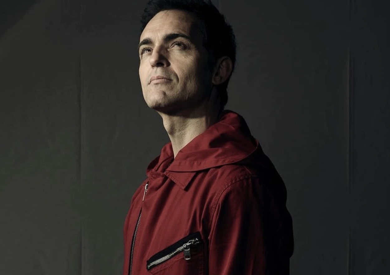 މަނީ ހައިސްޓްގެ ކެރެކްޓާއަކުން މުޅިން އާ ސީރީޒެއް