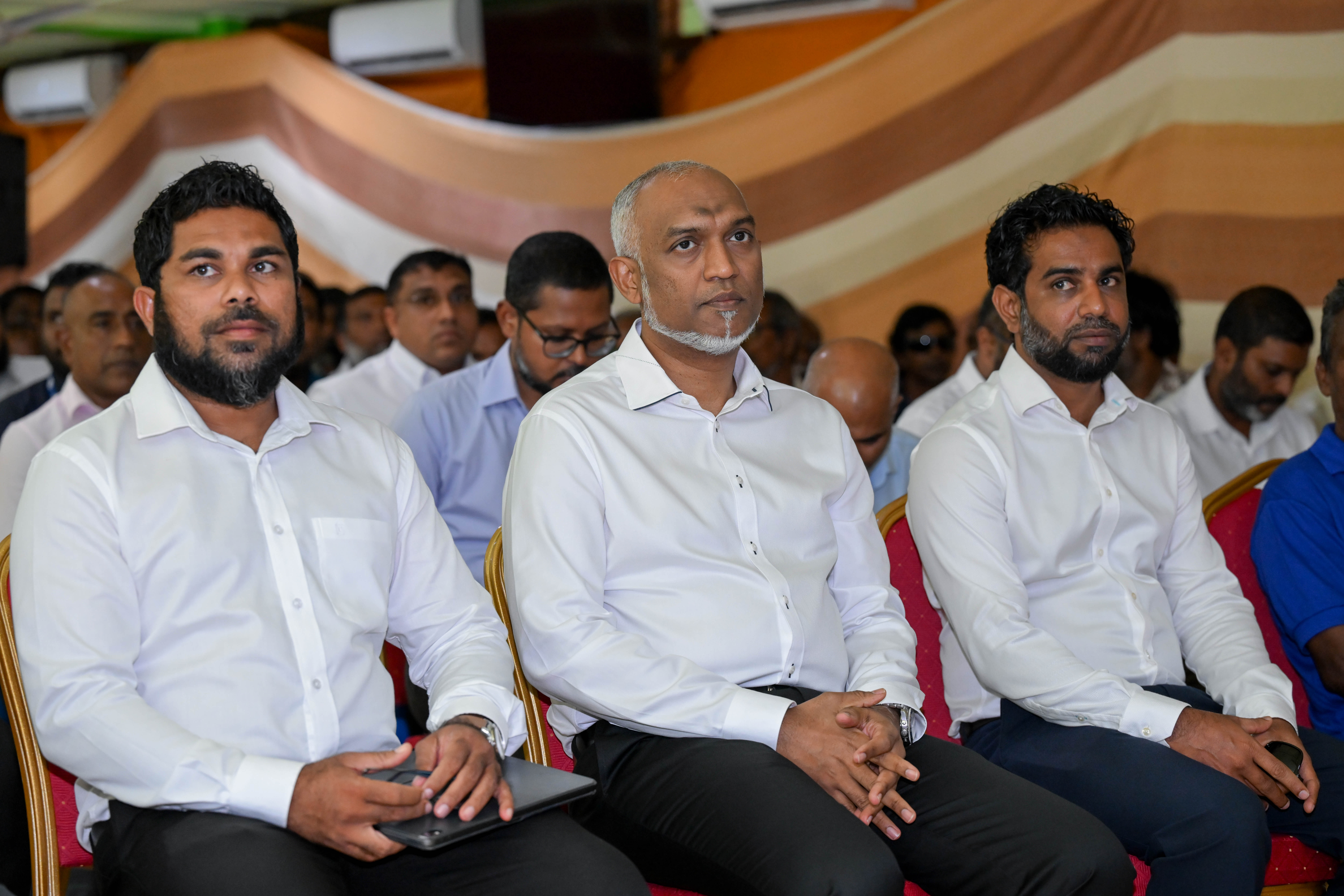 ކުރިން އޮތީ ވިހަ ސިޔާސީ އޮއިވަރެއްގައި ޤައުމު ޖައްސާފައި، ދެން ވިހަކުރަން ފުރުސަތެއް ނުދޭނަން: ރައީސް