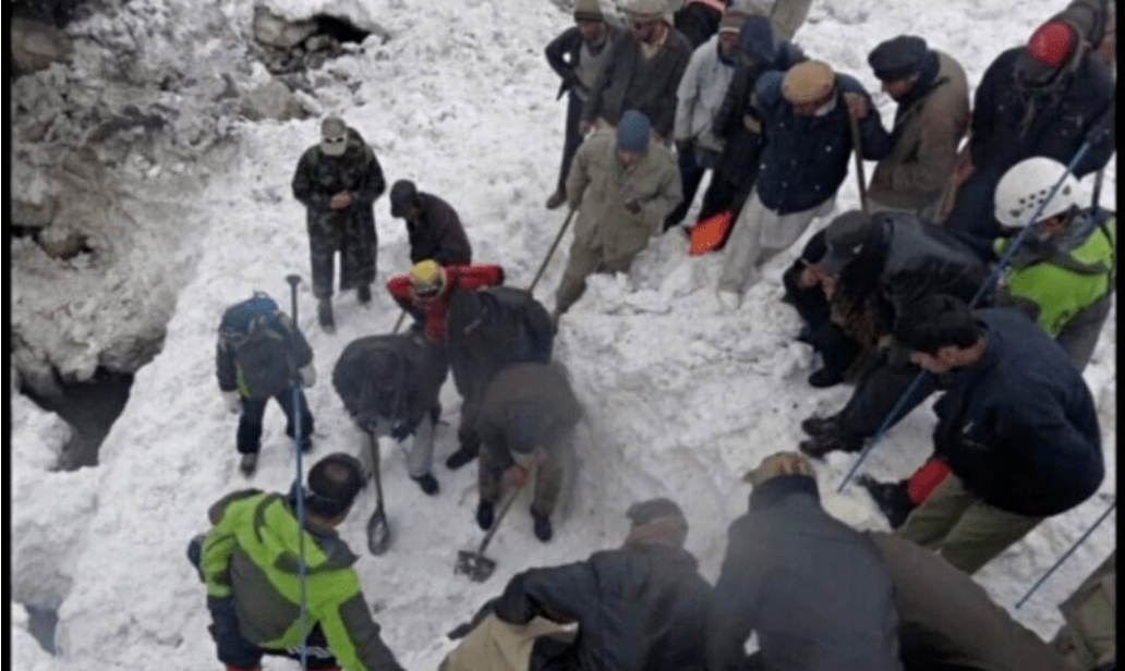 ސްނޯއާއި އައިސް ފޭބުމުގެ ސަބަބުން 11 މީހަކު މަރުވެއްޖެ