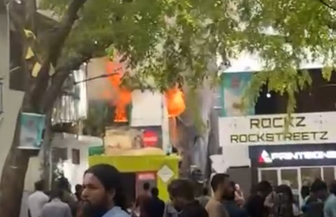 މާލޭގެ ކެފޭއެއްގައި އަލިފާނުގެ ހާދިސާއެއް ހިނގައިފި