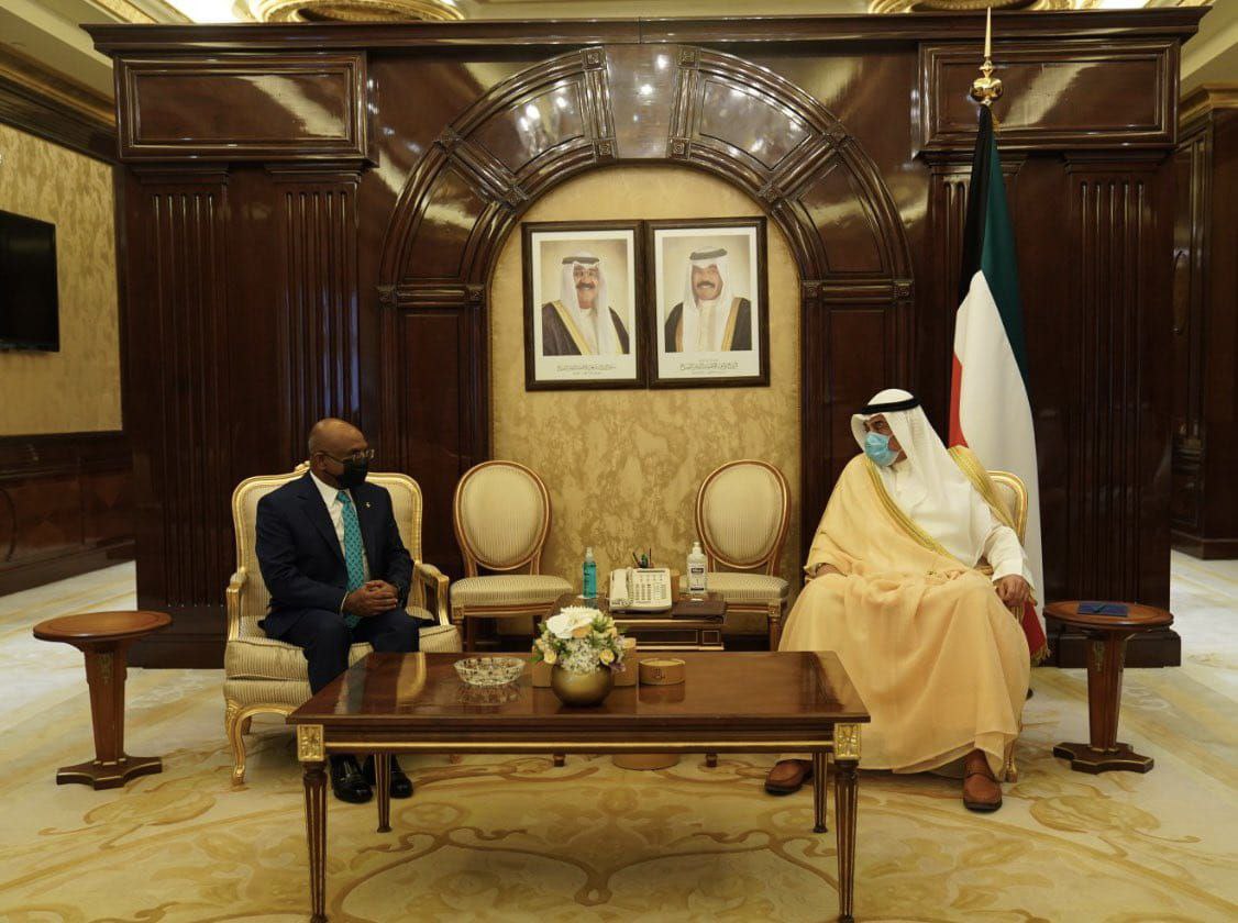 މިނިސްޓަރ ޝާހިދު ކުވެއިތުގެ ބޮޑުވަޒީރާއި ބައްދަލުކުރައްވައިފި