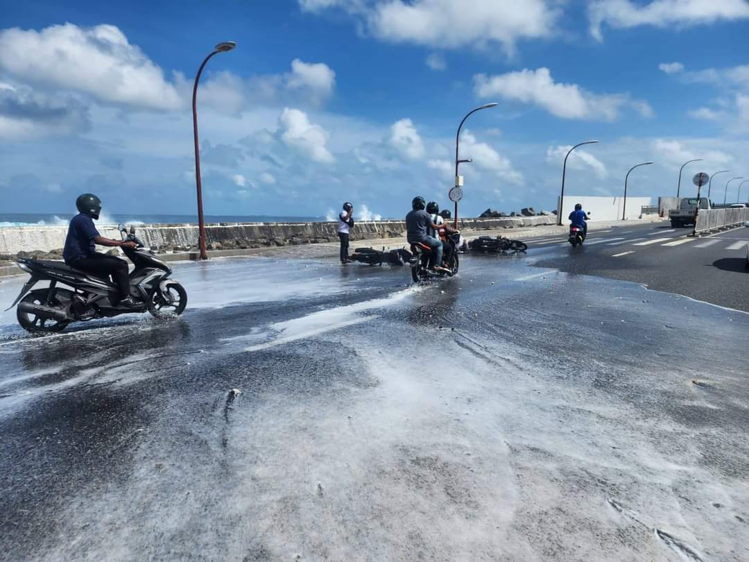 އުދައަރާތީ މާލެއާއި ހުޅުމާލެއާއި ދެމެދު ސައިކަލުގައި ދަތުރުނުކުރަން އިލްތިމާސްކޮށްފި