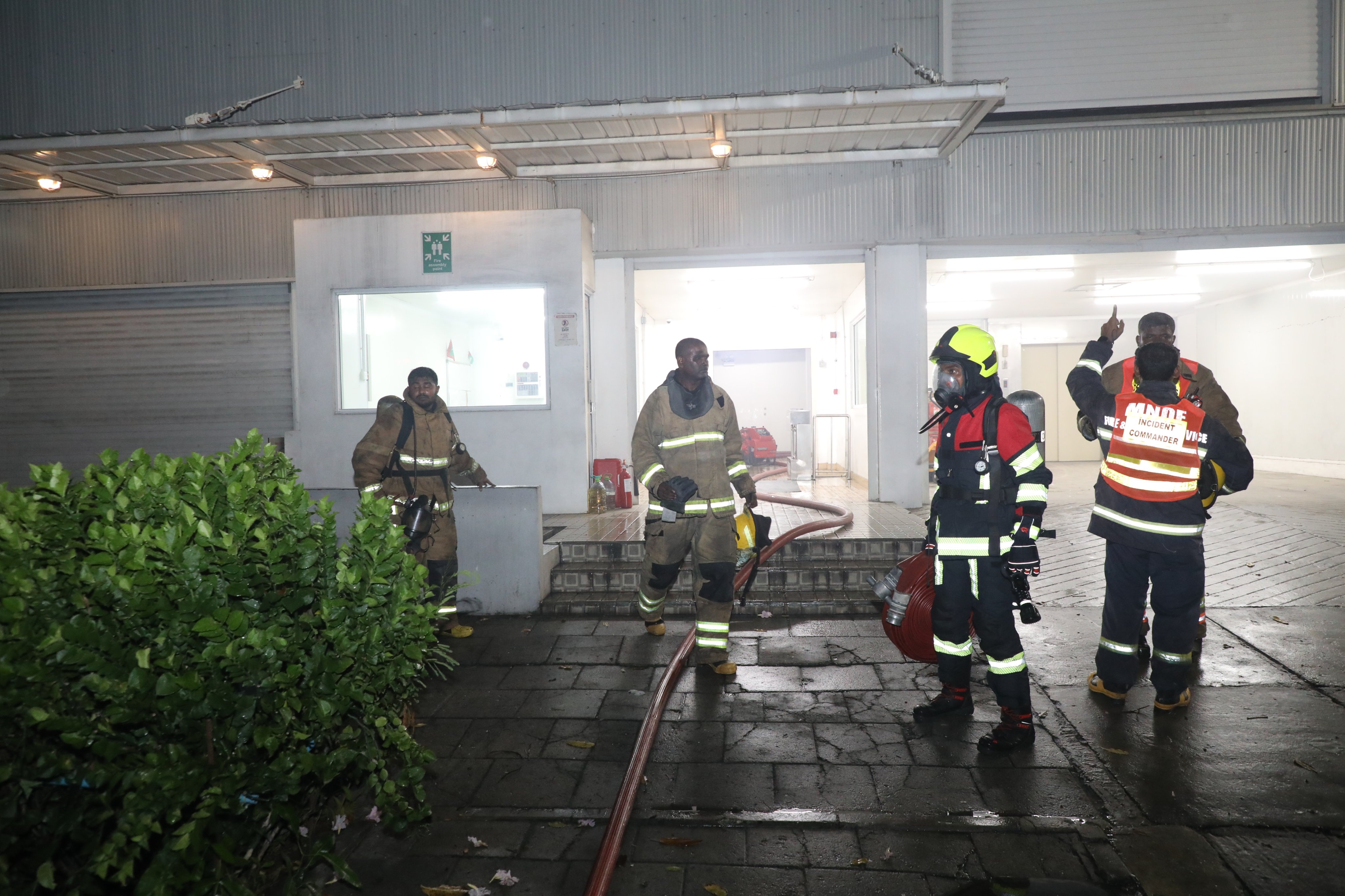 އަލިފާން ނިއްވަން އުޅުނު ތިން ފުލުހަކަށް ދުމުގެ އަސަރުކޮށްގެން ފަރުވާދެނީ