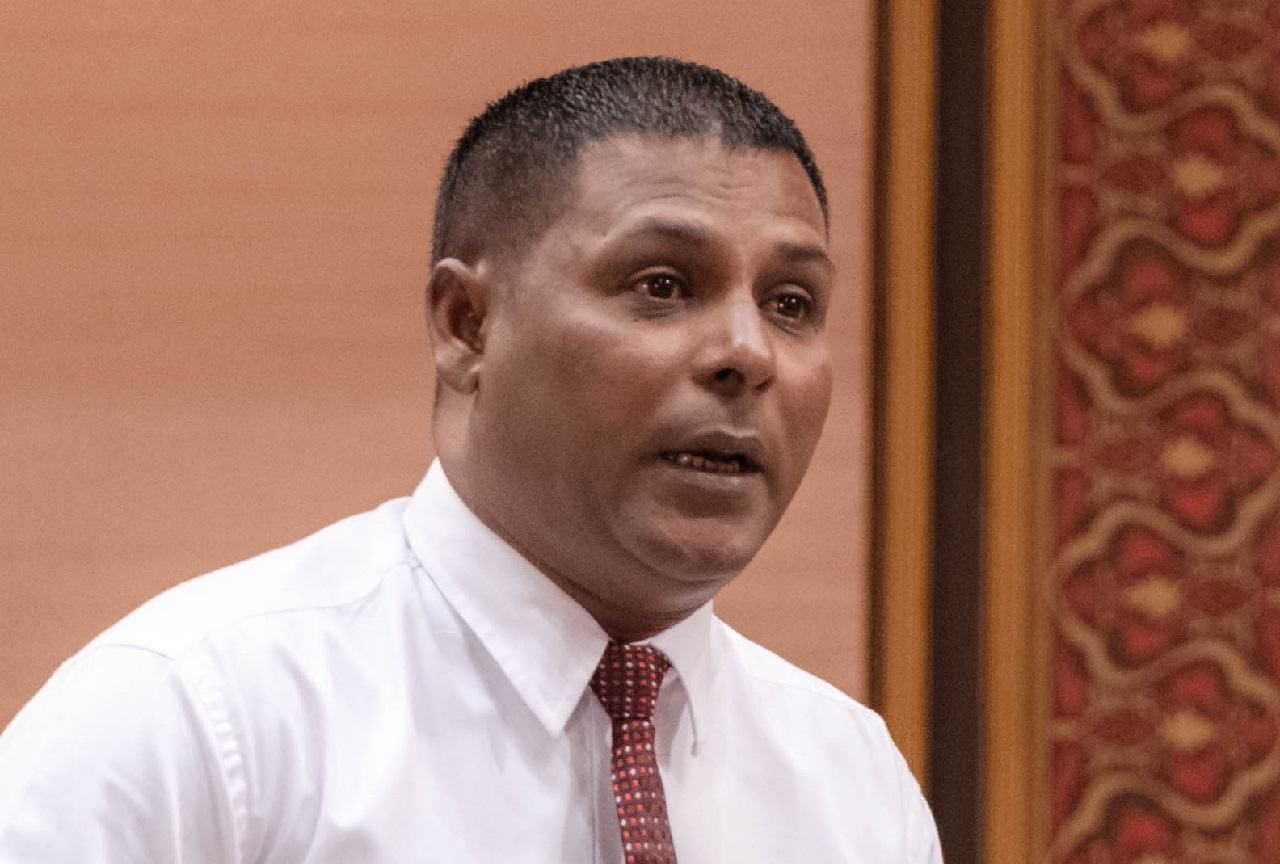 ކައުންސިލްތަކަށް ރައީސާއި ނައިބުރައީސް އެކަނި އިންތިޚާބު ކުރުމަށް އައްބާސް ގޮވާލައްވައިފި