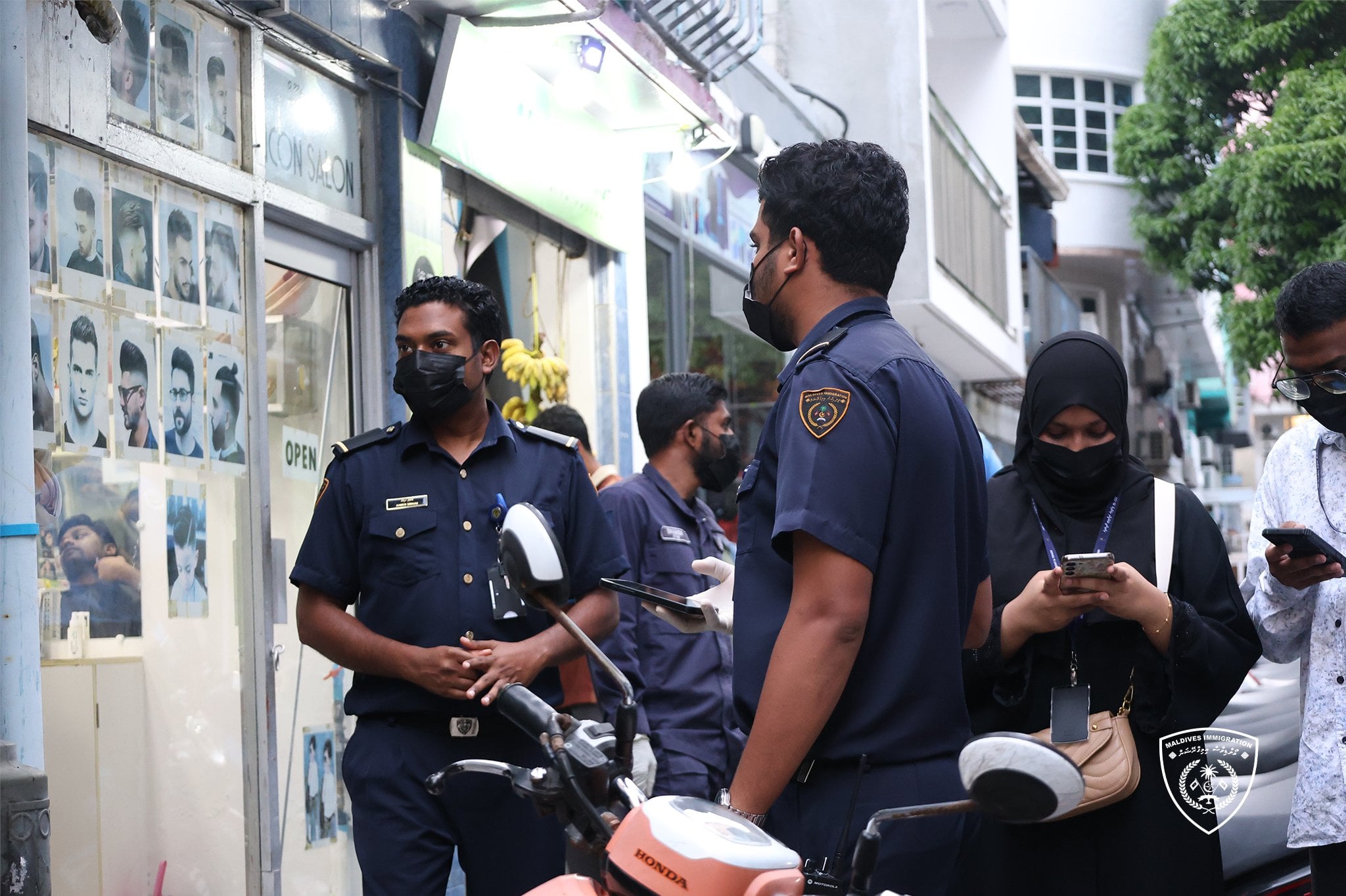 ޤަވާއިދާ ހިލާފަށް އުޅެމުންދިއަ 13 ބިދޭސީން އިމިގްރޭޝަންގެ ބެލުމުގެ ދަށަށް ގެންގޮސްފި