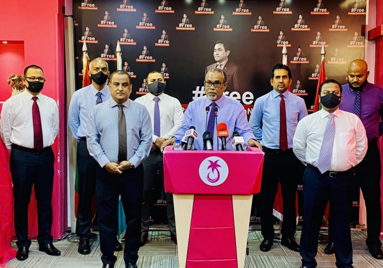 އިންޑިޔާގެ ވެކްސިން ބޭނުން ނުކުރަން އިދިކޮޅު ކޯލިޝަނުން އިލްތިމާސްކޮށްފި