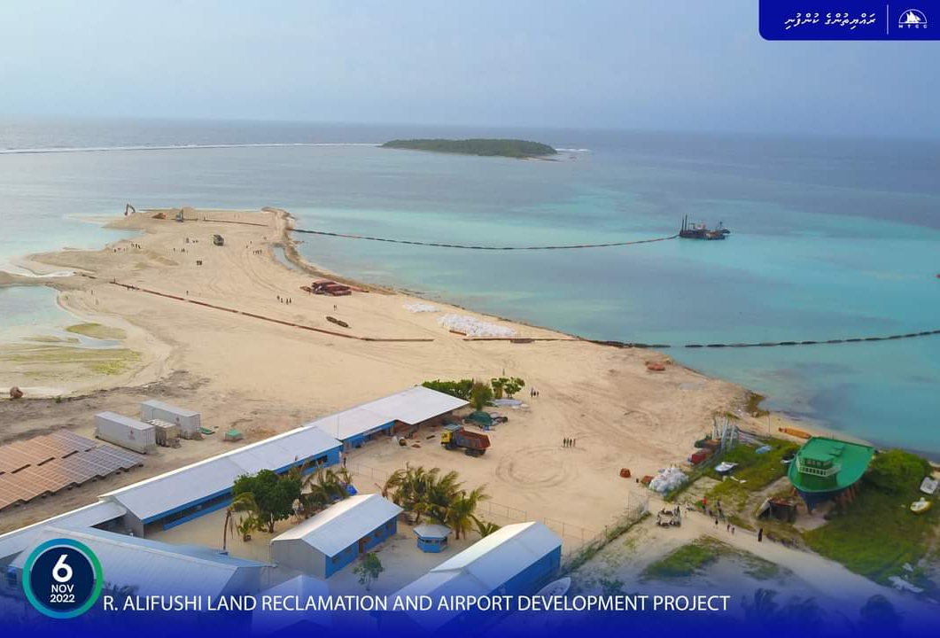 އަލިފުށީ ބިން ހިއްކުމާއި އެއަރޕޯރޓް ތަރައްޤީ ކުރުމުގެ މަޝްރޫޢުގެ މަސައްކަތް ބާރަށް ކުރިއަށް