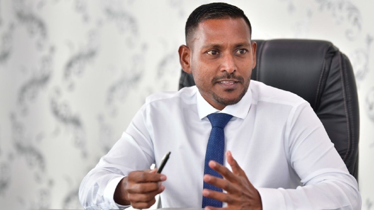 އަދީބުގެ ކުރީގެ ދިފާޢީވަކީލު ޝަމީމުވެސް ވިދާޅުވީ ޚިޔާނާތުގެ ފައިސާ ލިބިވަޑައިނުގަންނަވާކަމަށް