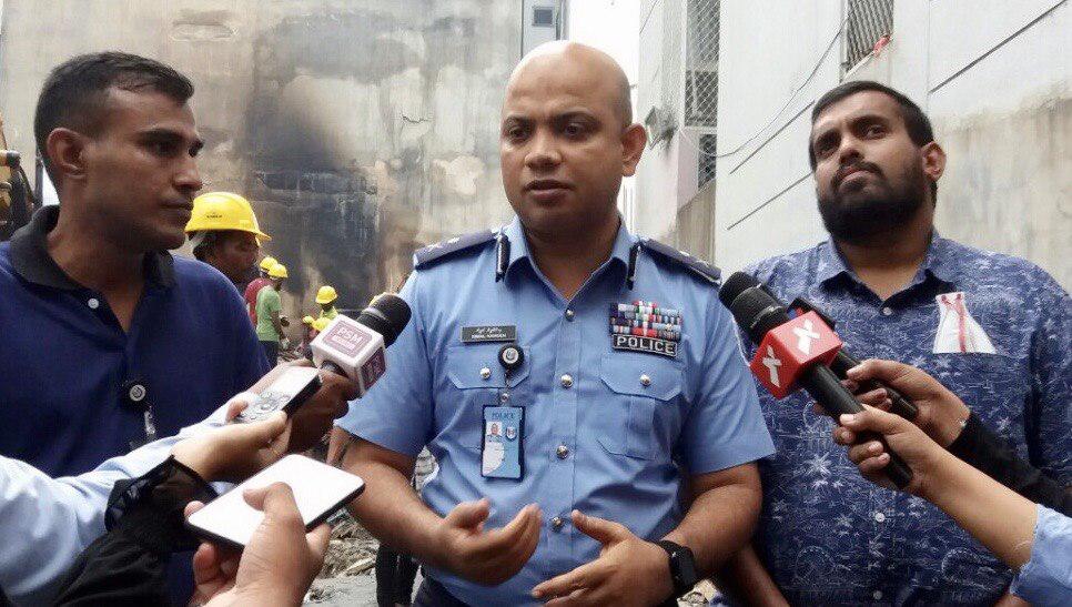 ކޯވިޑް-19: މަގުމައްޗަށް ނުކުމެވޭނީ ފުލުހުންނާ ގުޅުމަށްފަހު އައިޑީކާޑު ހިފައިގެން