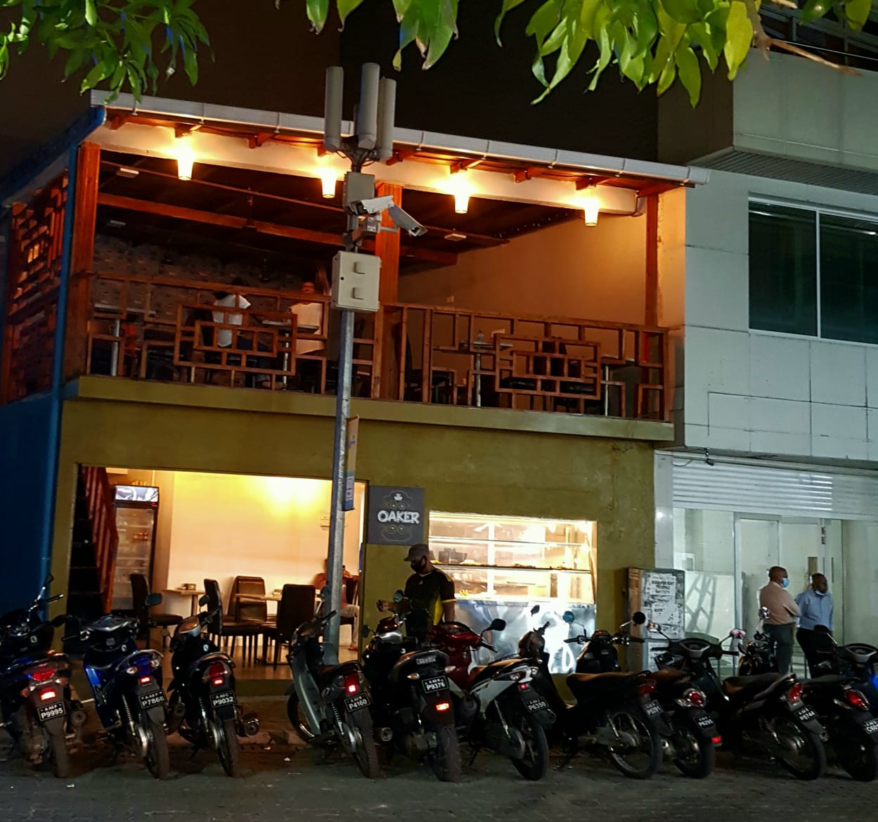 ހޮޓާ، ރެސްޓޯރެންޓްތައް ފަތިހު 4:30 އިން މެންދަމު 1:00 އަށް