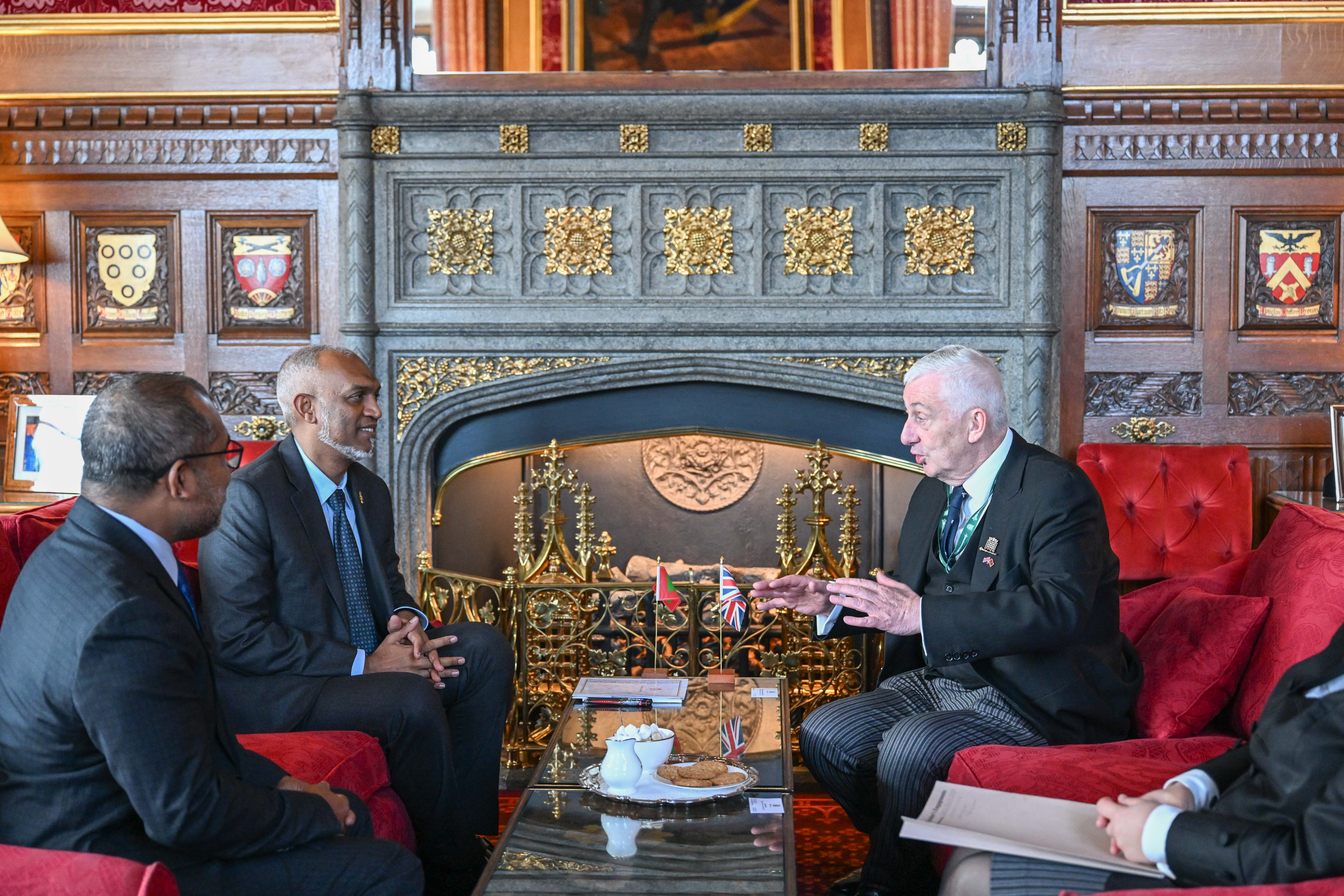 ރާއްޖެއާއި އިނގިރޭސިވިލާތާ ދެމެދު ގުޅުން ބަދަހިކުރުމަށް މަޝްވަރާކޮށްފި