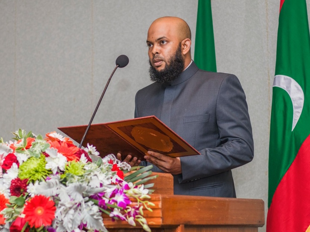 އުނބަށްޖަހާ ސަރުކާރަކުން ރަން ފޮށްޓެއް ލައްގަޅޭ ކިޔައިފިނަމަ، ލައްގާނީ ނަގުލަންދާށި ފޮށްޓެއް: އިލްޔާސް