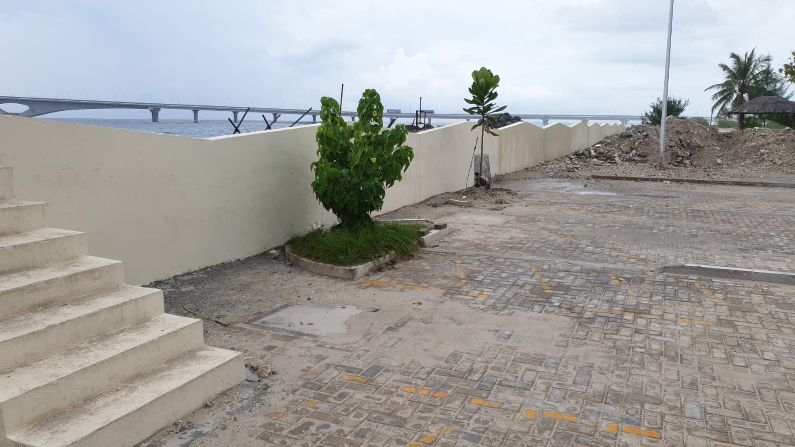 ސަލްމާން މިސްކިތް ކައިރިން އުދައަރާ ސަރަޙައްދުގައި ޕްރޮޓެކްޓިވް ވޯލެއް