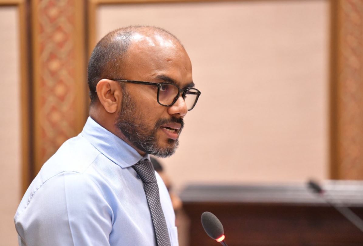 ކުންފުނިތައް ހިންގަނީ އުސޫލުތަކުގެ ތެރެއިންތޯ ސަރުކާރުން ދަނީ ބަލަމުން: އަމީރު