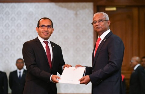 މަލީހްގެ އިތުބާރު ނެތްކަމަށް މަޖިލިހުން ފާސްކޮށްފި